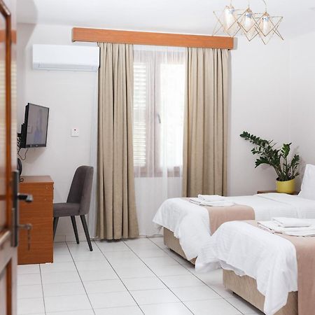 Homelike Guest House Kyrenia  Esterno foto