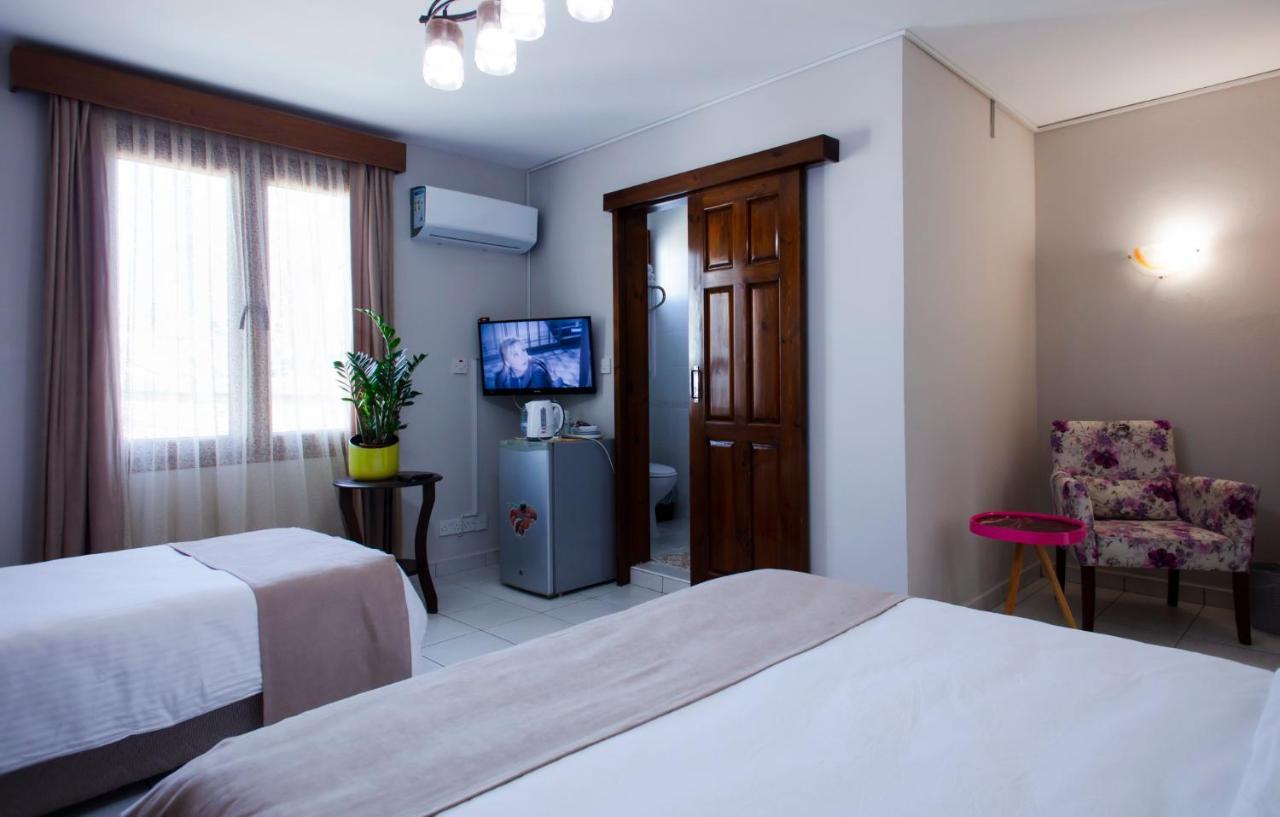 Homelike Guest House Kyrenia  Esterno foto