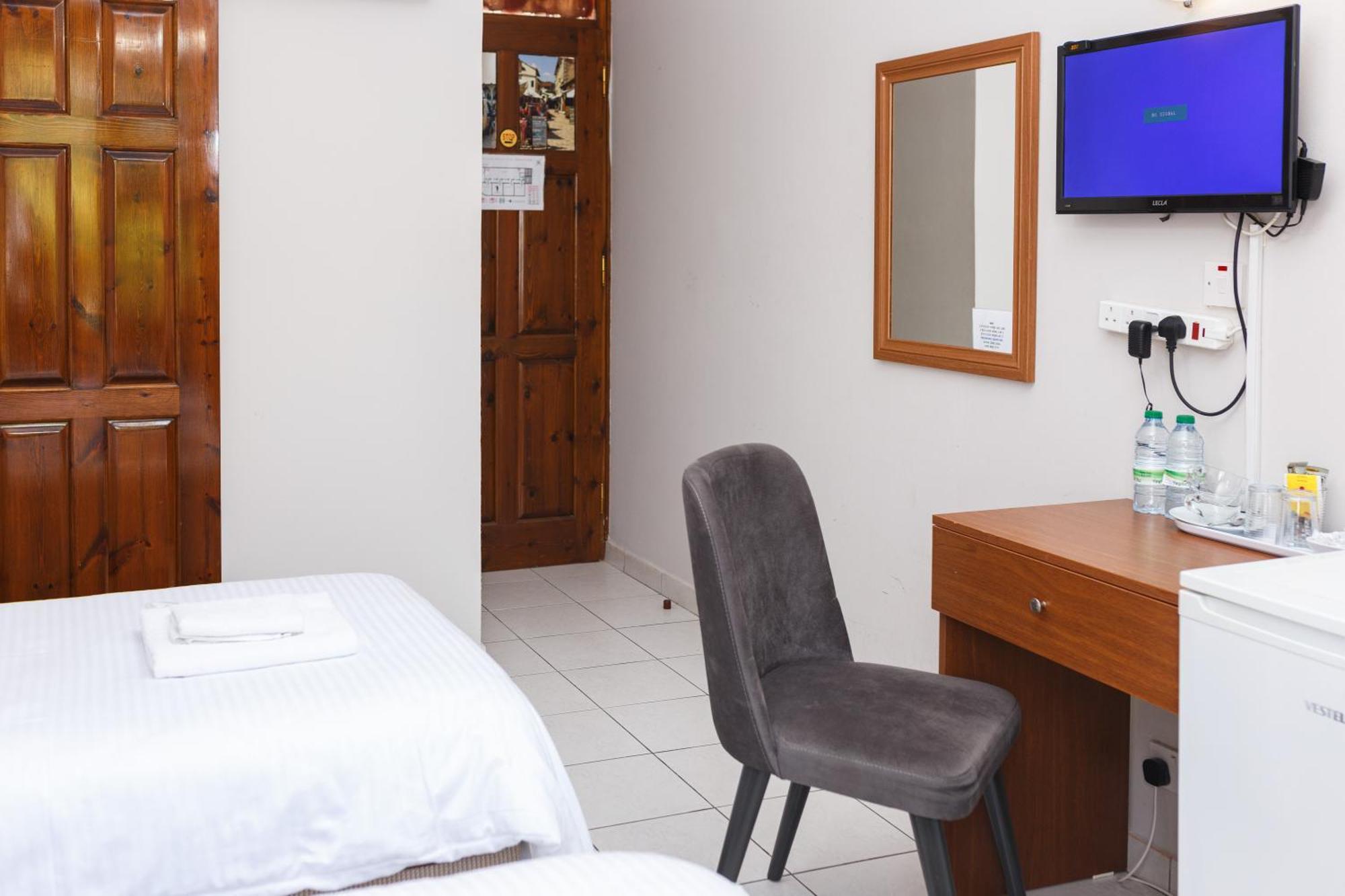 Homelike Guest House Kyrenia  Esterno foto