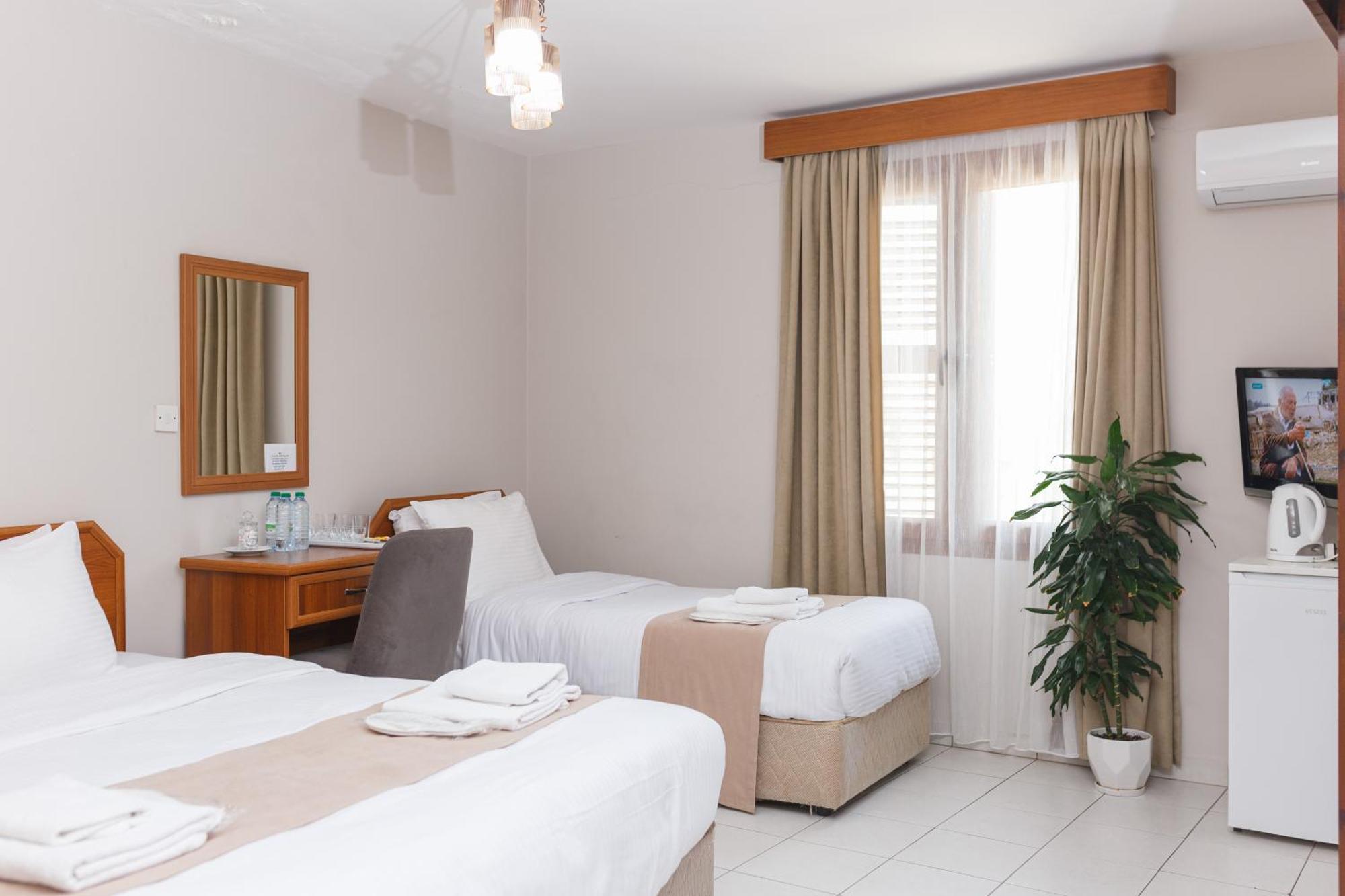 Homelike Guest House Kyrenia  Esterno foto