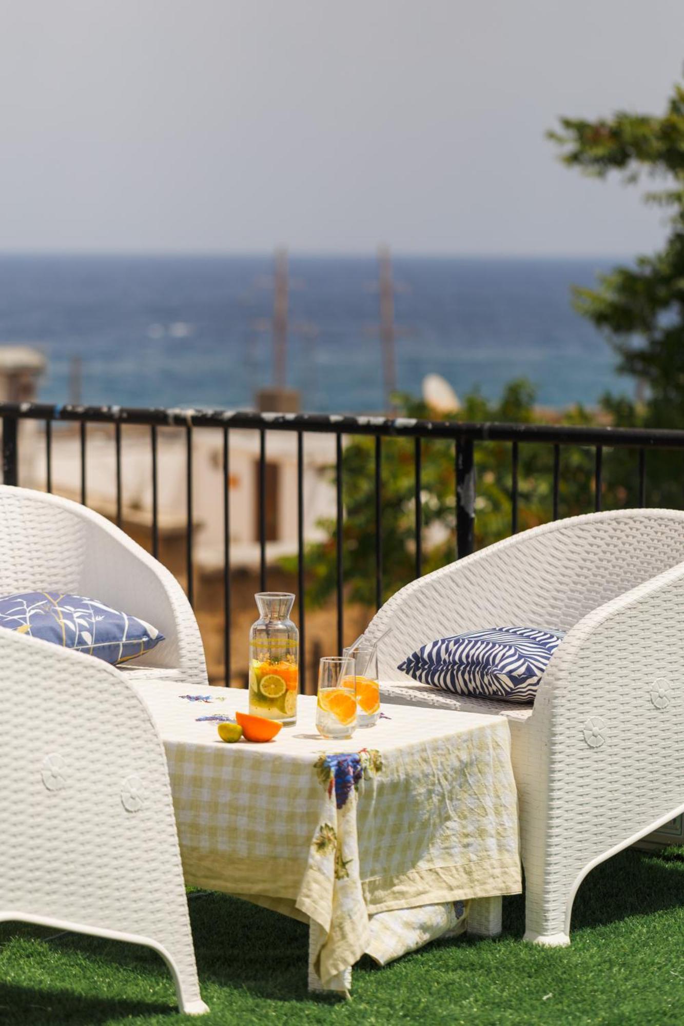 Homelike Guest House Kyrenia  Esterno foto